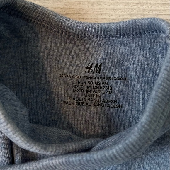 H&M Organic cotton onesie set ( 0-1 month/ newborn ) - Picture 3 of 4